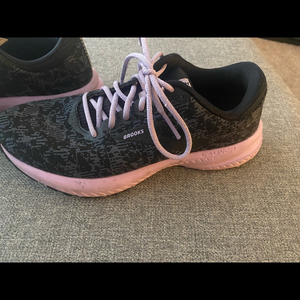 Womens Brooks Launch 6 size 6.5